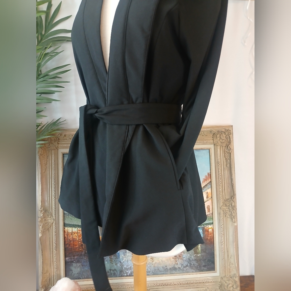 Nwt WYNNE LAYERS Chic Black Women's CHIC  Blazer with Belt SZ MED - Picture 3 of 10